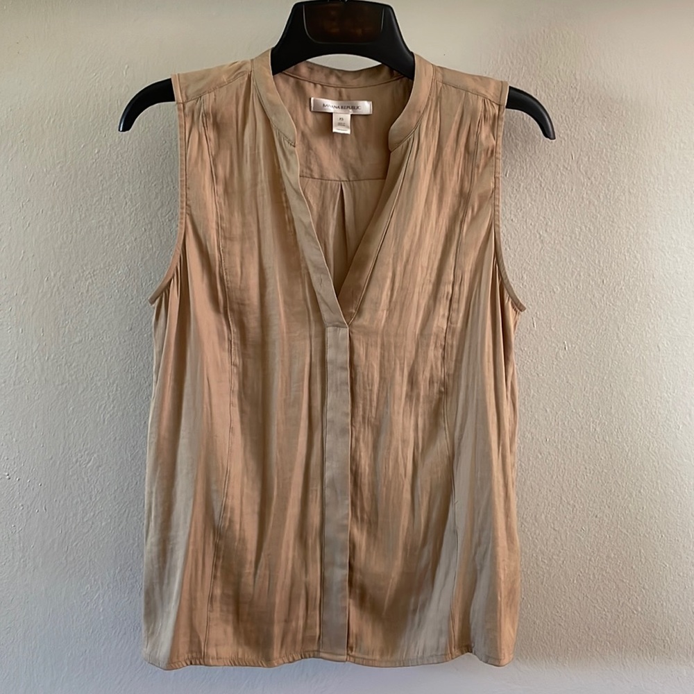 Banana Republic Sleeveless Blouse EUC